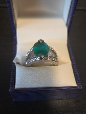 Silver Plated Emerald Green Oval Crystal Ring with Pavé Accents - Women Jewelry